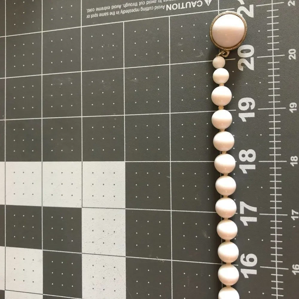 Vintage White Round Bead 21 Inch Necklace